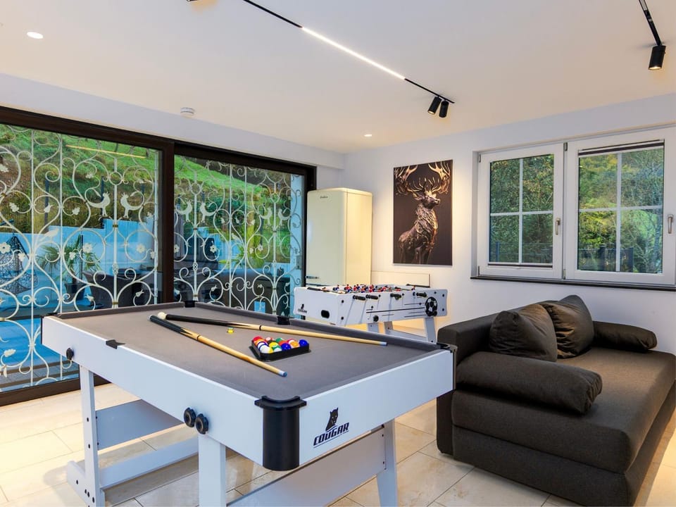 Waldklang Panorama - eingezäunt - Außen-Sauna - T-Fußball - Billard - Hunde willkommen House in Baden-Württemberg