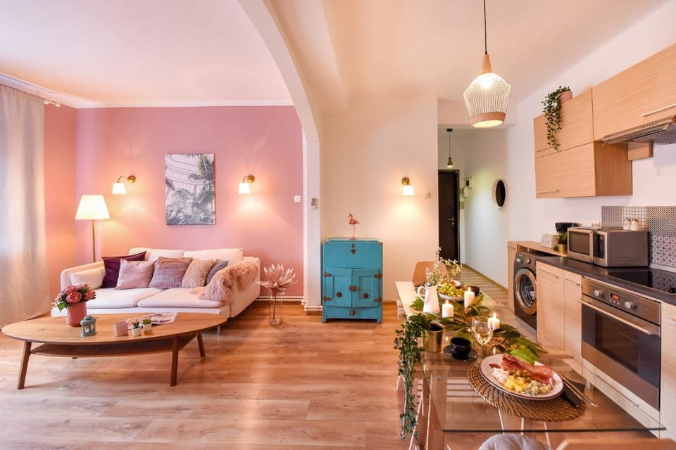 Kitchen or kitchenette, Living room, Seating area, Dining area, oven, stove