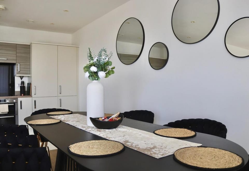 Luxury Marina View Penthouse Apartment in Southampton