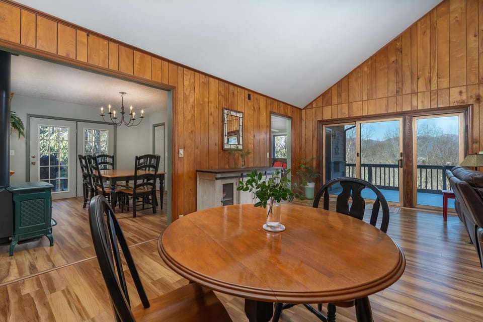 Ivy Cottage House in Black Mountain