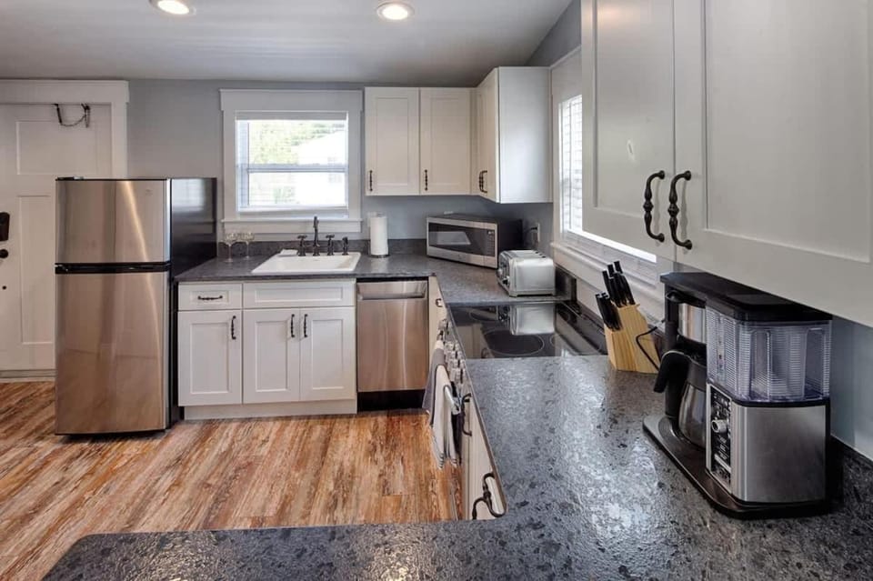 Quaint Cottage with Private Pool-Walk to Everything House in Saint Augustine