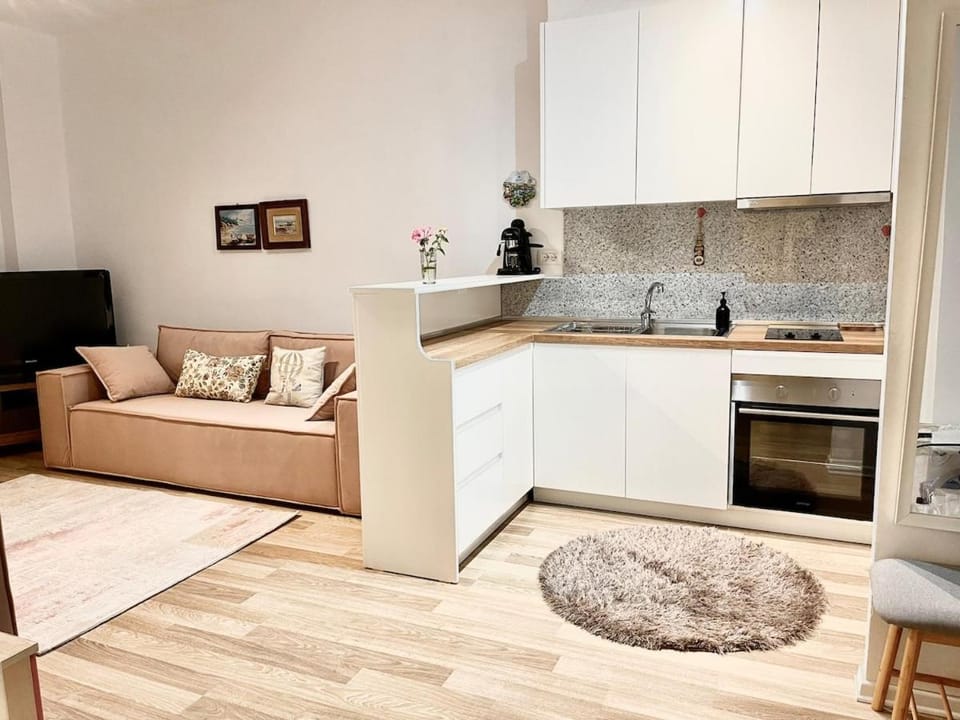 Cosy and Comfy Apartment 2 min walk to the beach Apartment in Sarandë