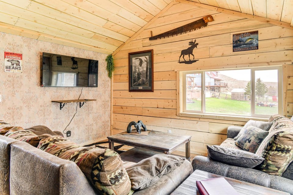 Fishing & Views: 'River Paradise' in Dubois! House in Dubois