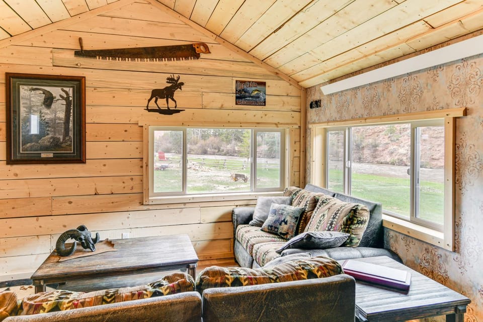 Fishing & Views: 'River Paradise' in Dubois! House in Dubois