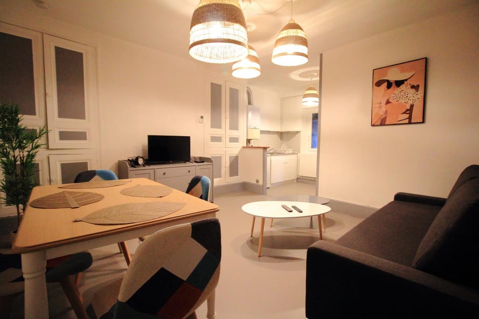 TV and multimedia, Living room, Seating area, Dining area, hair dresser