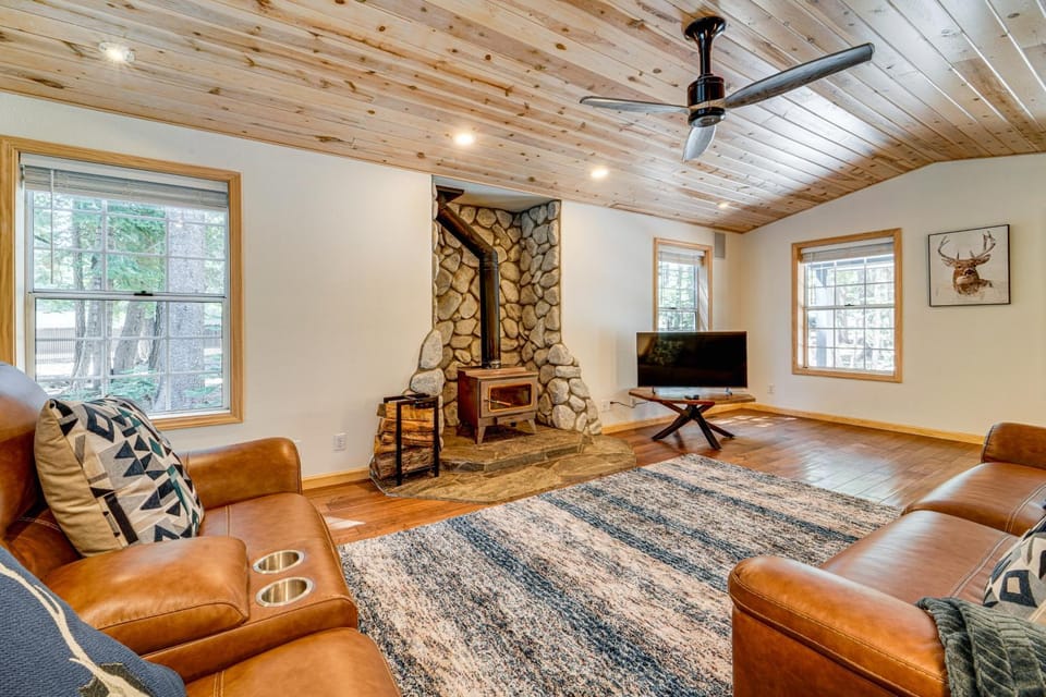 Truckee Retreat half Mi to Tahoe Donner Skiing House in Truckee