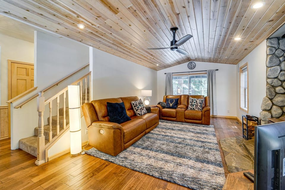 Truckee Retreat half Mi to Tahoe Donner Skiing House in Truckee