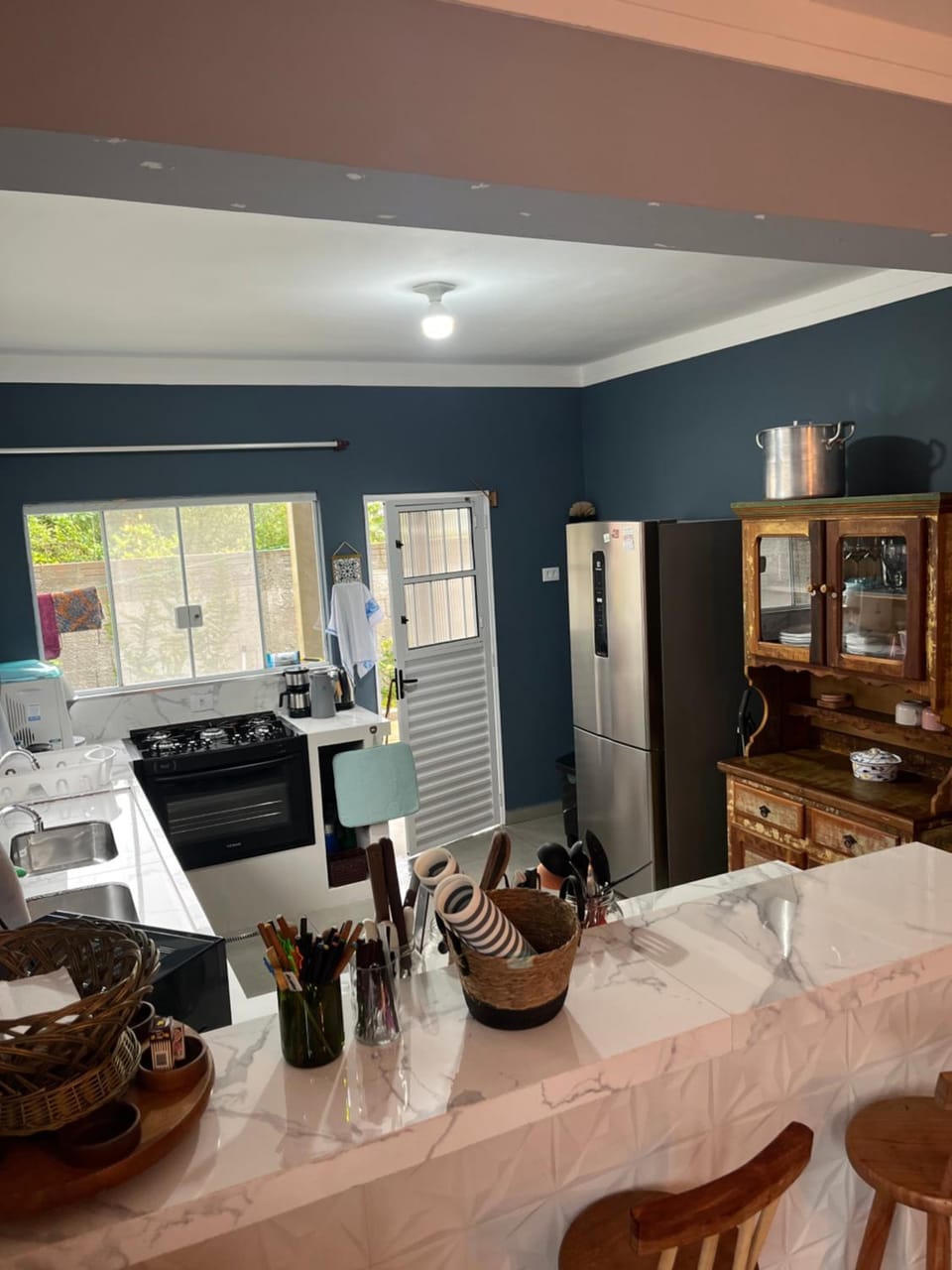Kitchen or kitchenette, Food and drinks, Dining area, Food, oven, stove