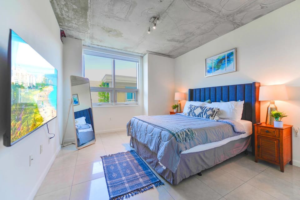 Bed, TV and multimedia, Bedroom