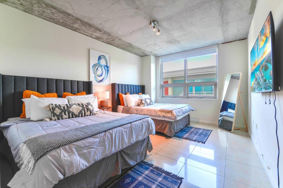 Communal lounge/ TV room, Bed, Bedroom