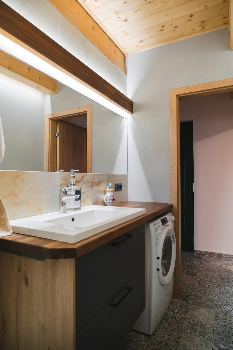 Bathroom, washing machine