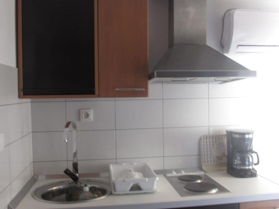 Coffee/tea facilities, Kitchen or kitchenette, air conditioner