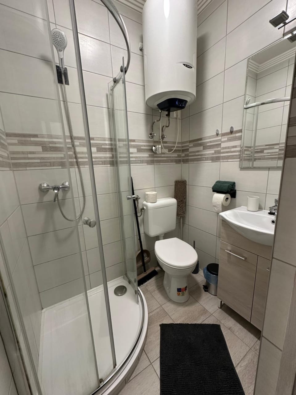 Shower, Toilet, Bathroom, towels