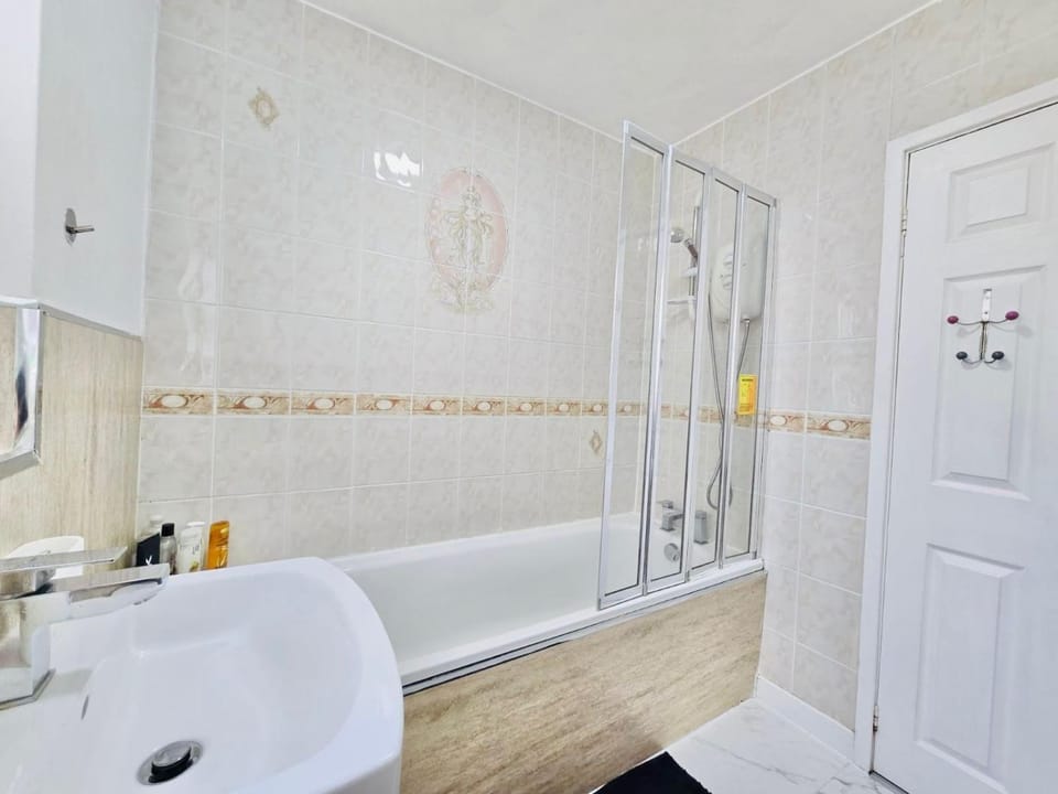 Shower, Bathroom, Bath, towels