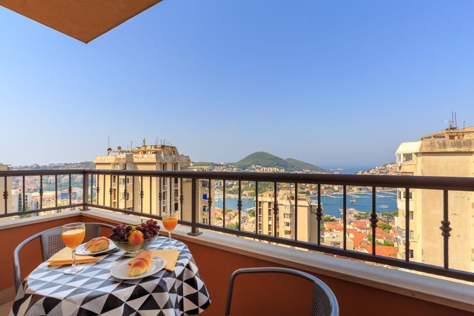 View (from property/room), Balcony/Terrace, Sea view