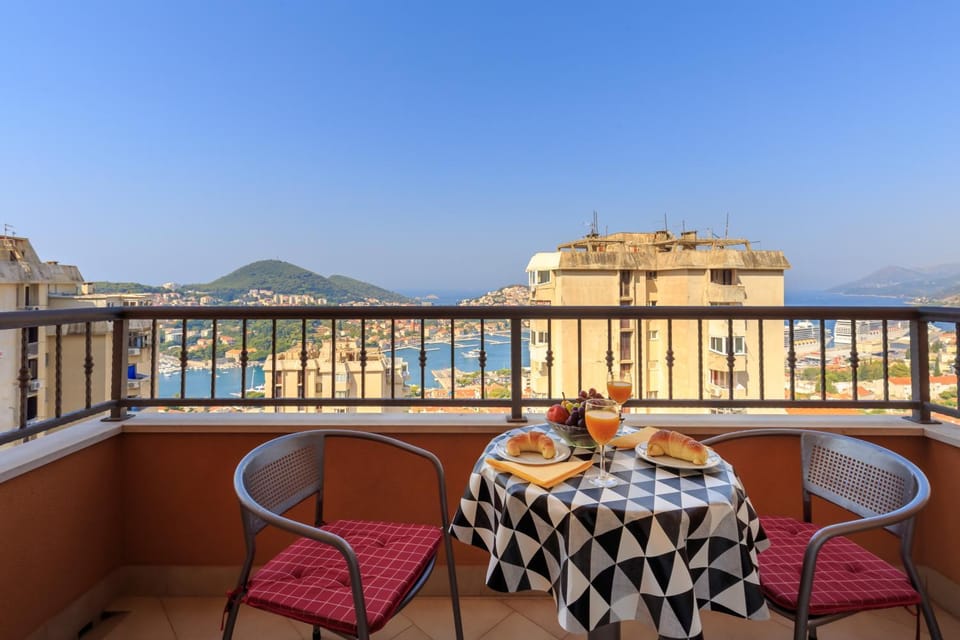 View (from property/room), Balcony/Terrace, Sea view