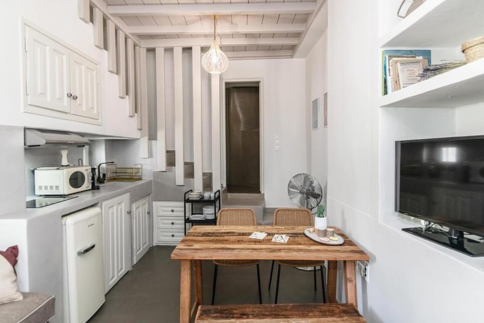 Apopsis Tinos Square House in Decentralized Administration of the Aegean
