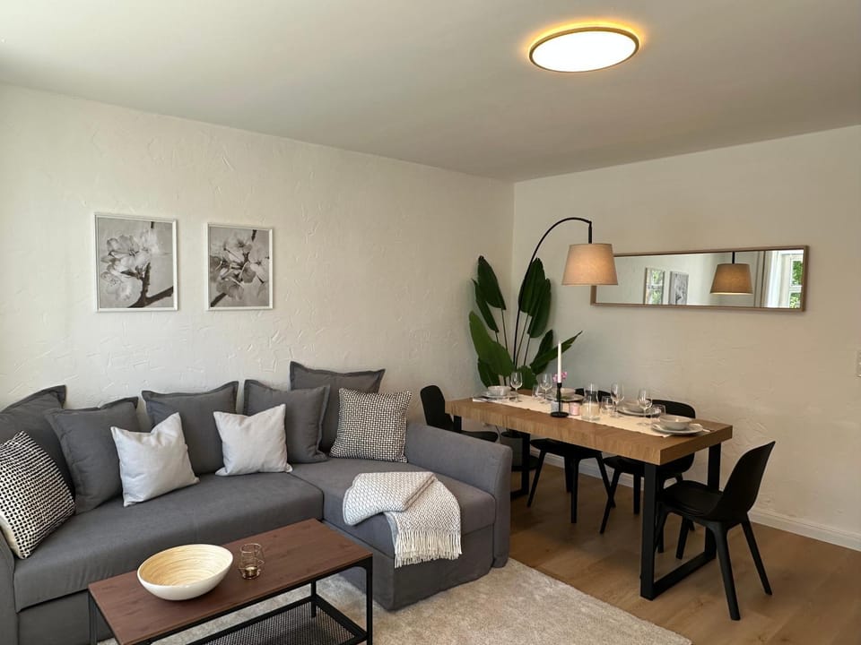 Living room, Seating area, Dining area