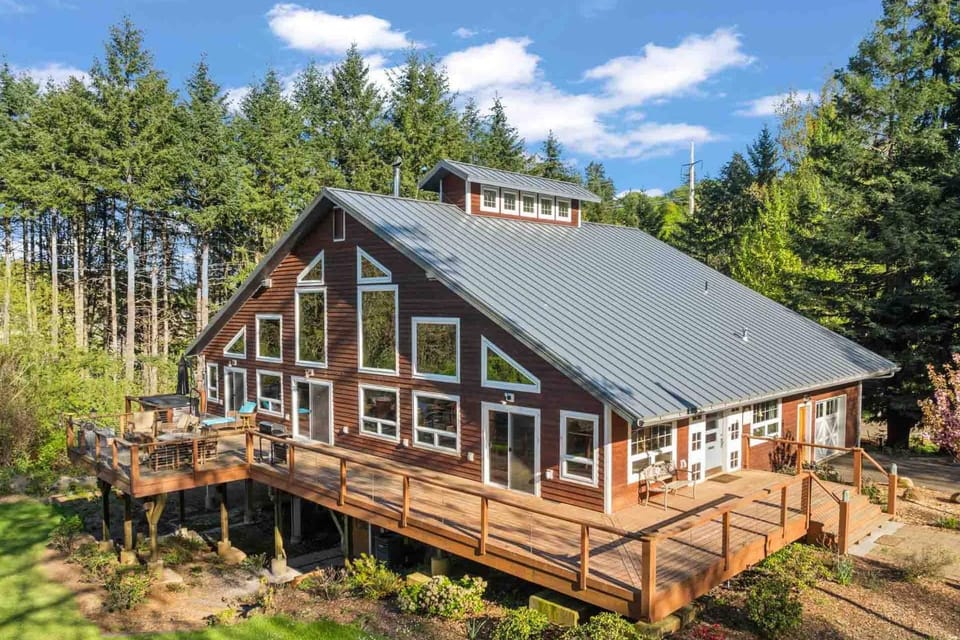 Swallows Nest House in Salem