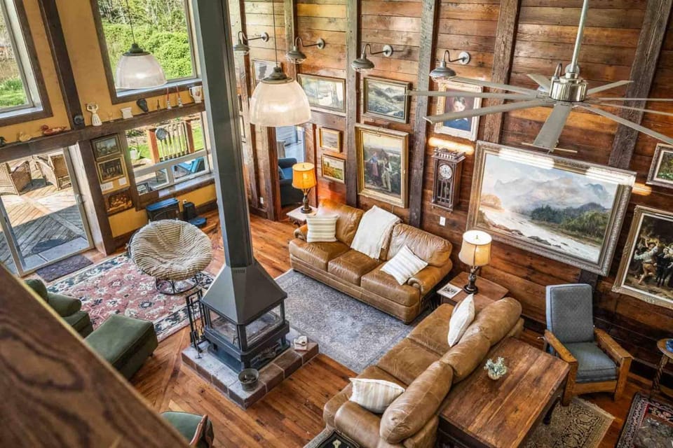 Swallows Nest House in Salem