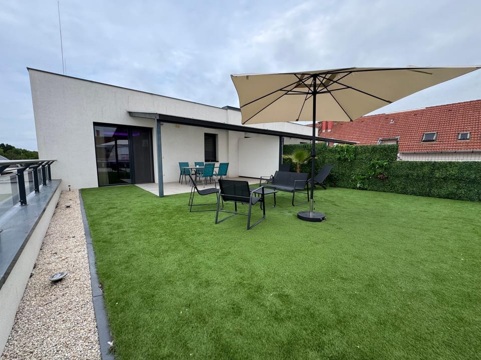 Garden, Garden view, sunbed