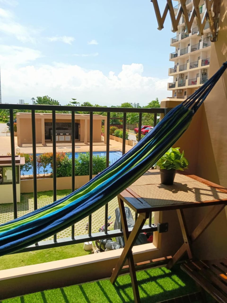 View (from property/room), Balcony/Terrace, Mountain view, Pool view
