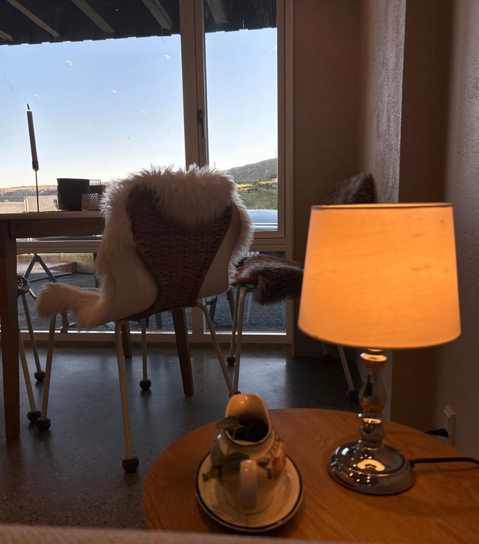 Seating area, Dining area, Sea view
