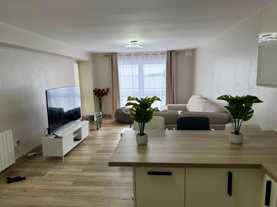 TV and multimedia, Seating area