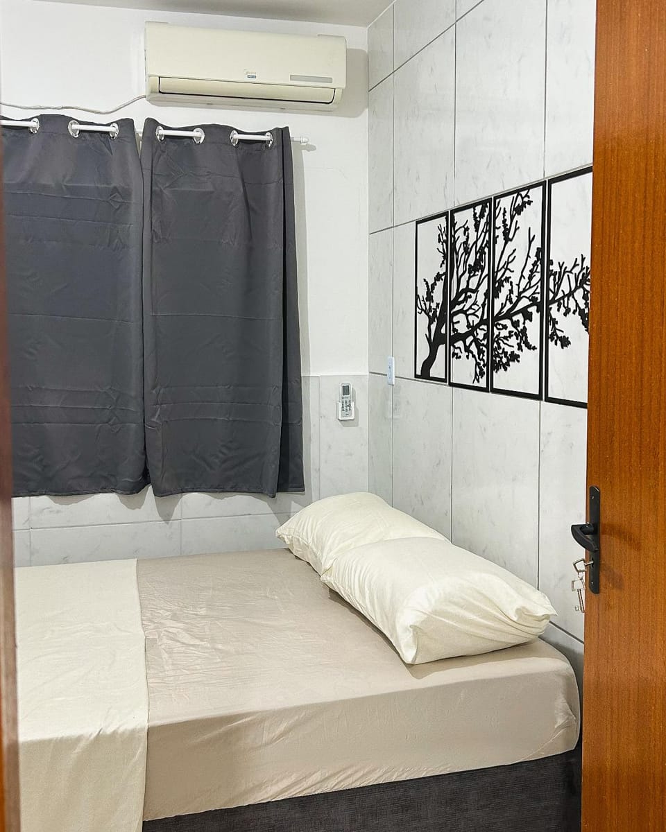 Bedroom, air conditioner