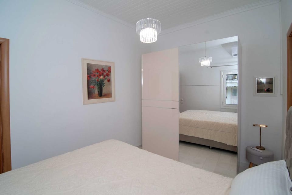 Photo of the whole room, wardrobe
