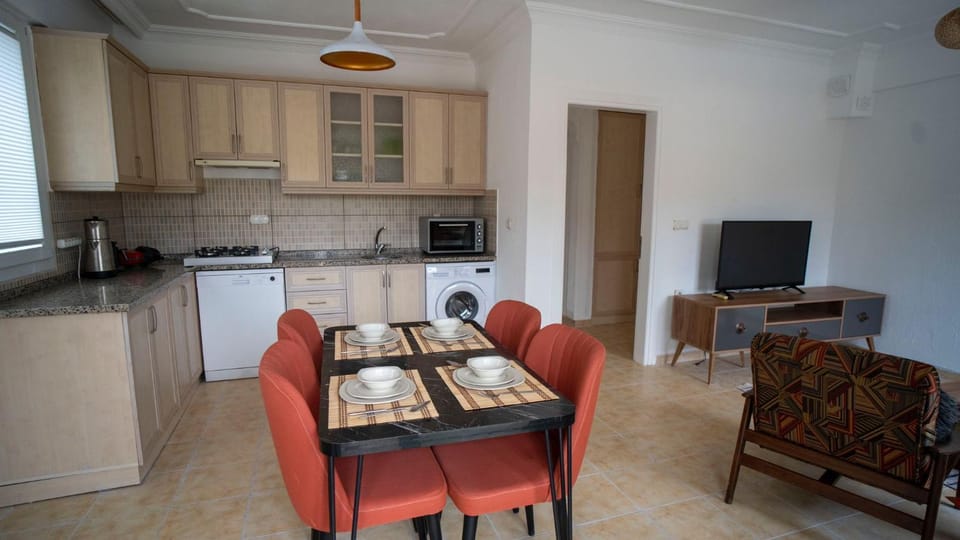 TV and multimedia, Kitchen or kitchenette, Living room, Seating area, Dining area, dishwasher, oven, stove, toaster