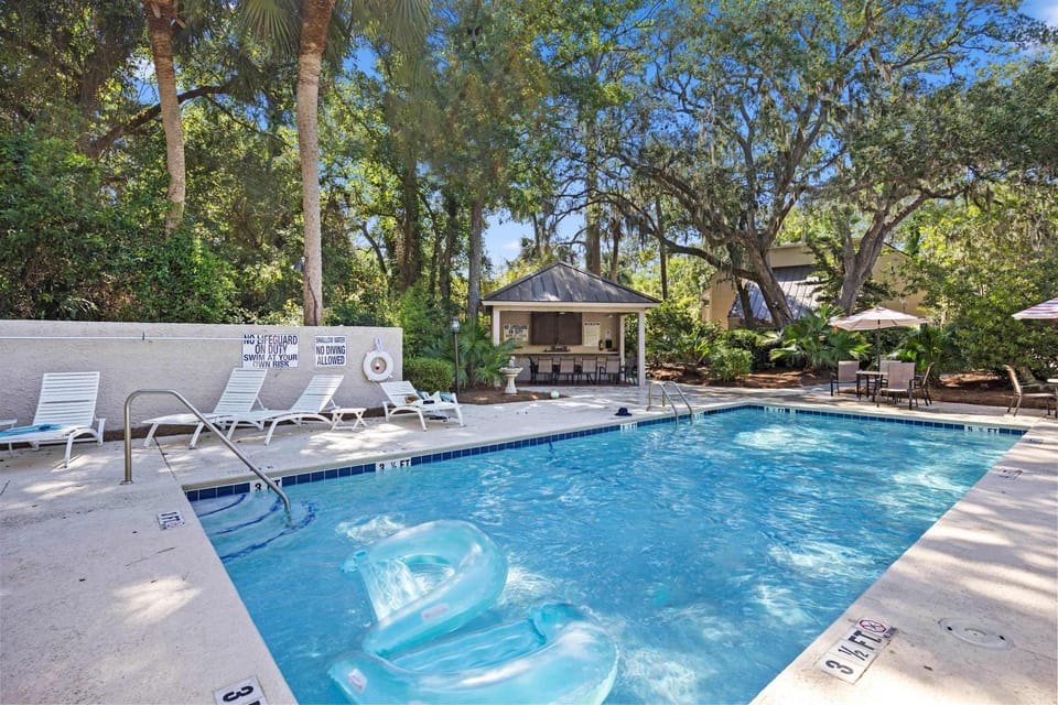 Spacious Villa Stroll to the Beach Villa in South Forest Beach