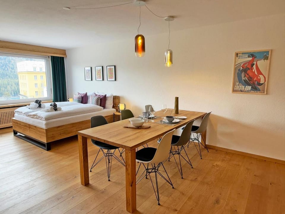 Bed, Photo of the whole room, Dining area