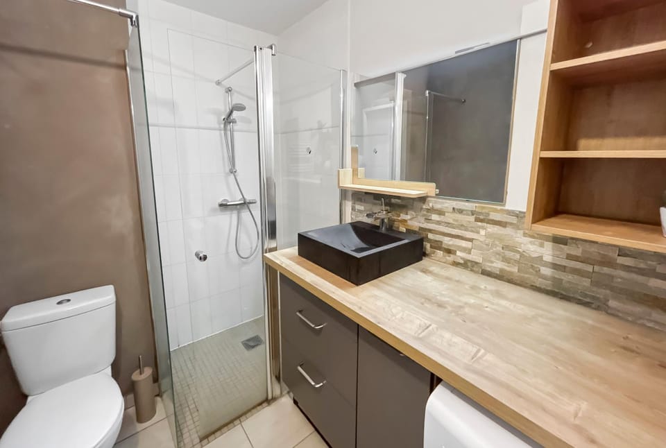 Shower, Toilet, Bathroom