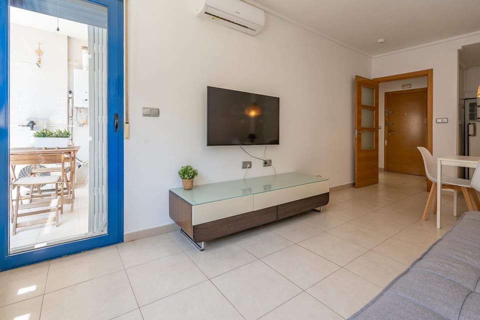 TV and multimedia, Living room, Seating area, Dining area, air conditioner