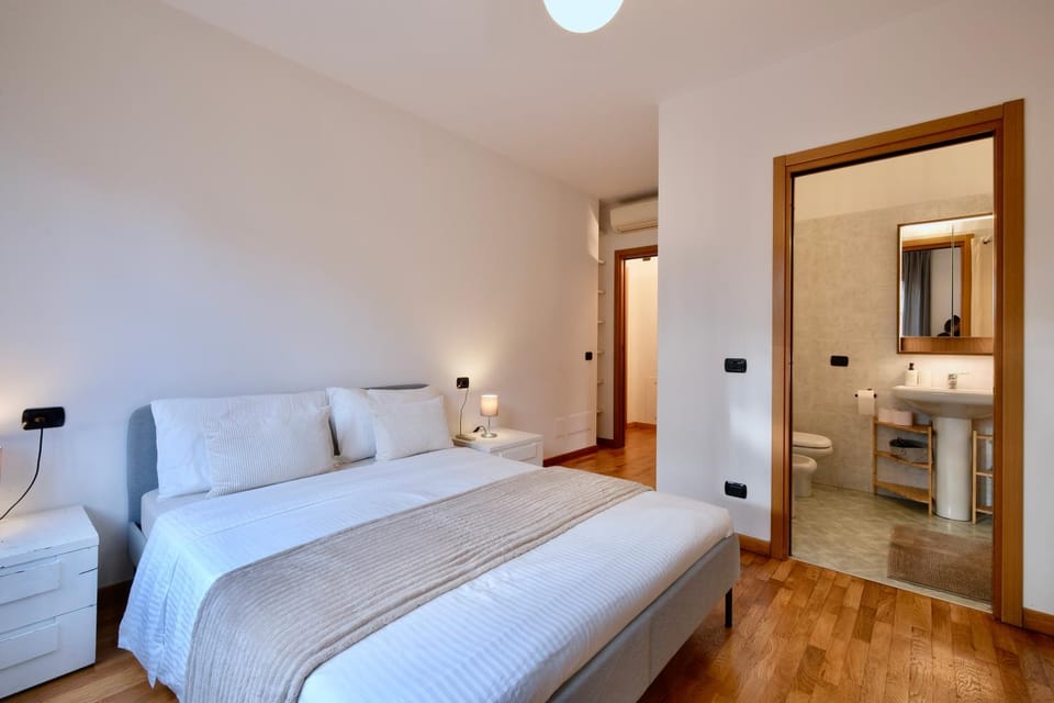 Bed, Bathroom, Photo of the whole room, Bedroom