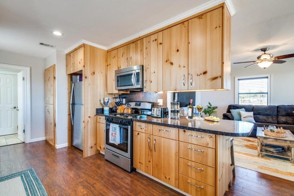 Kitchen or kitchenette, oven, stove