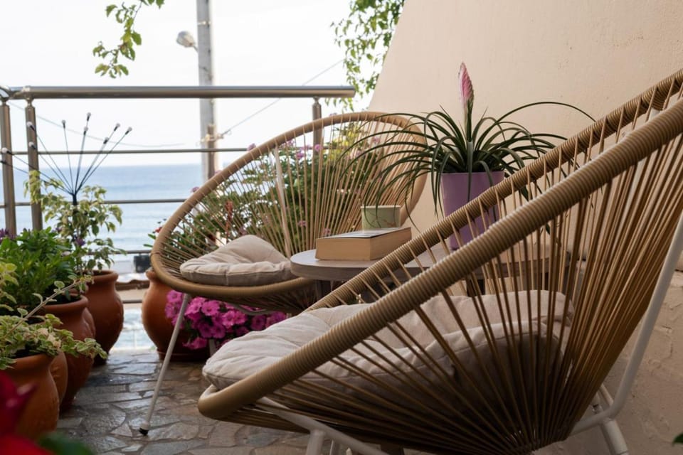 Natural landscape, Garden, Balcony/Terrace, Balcony/Terrace, Seating area, Garden view