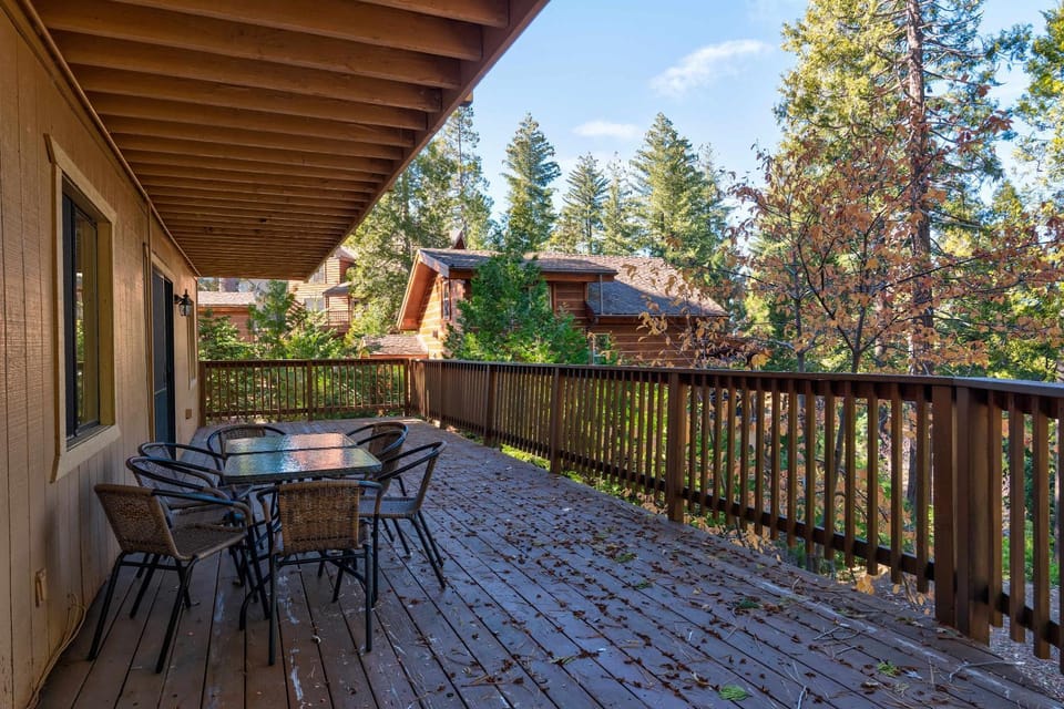 Yosemite Quail - Nestled in with a View House in Tuolumne County