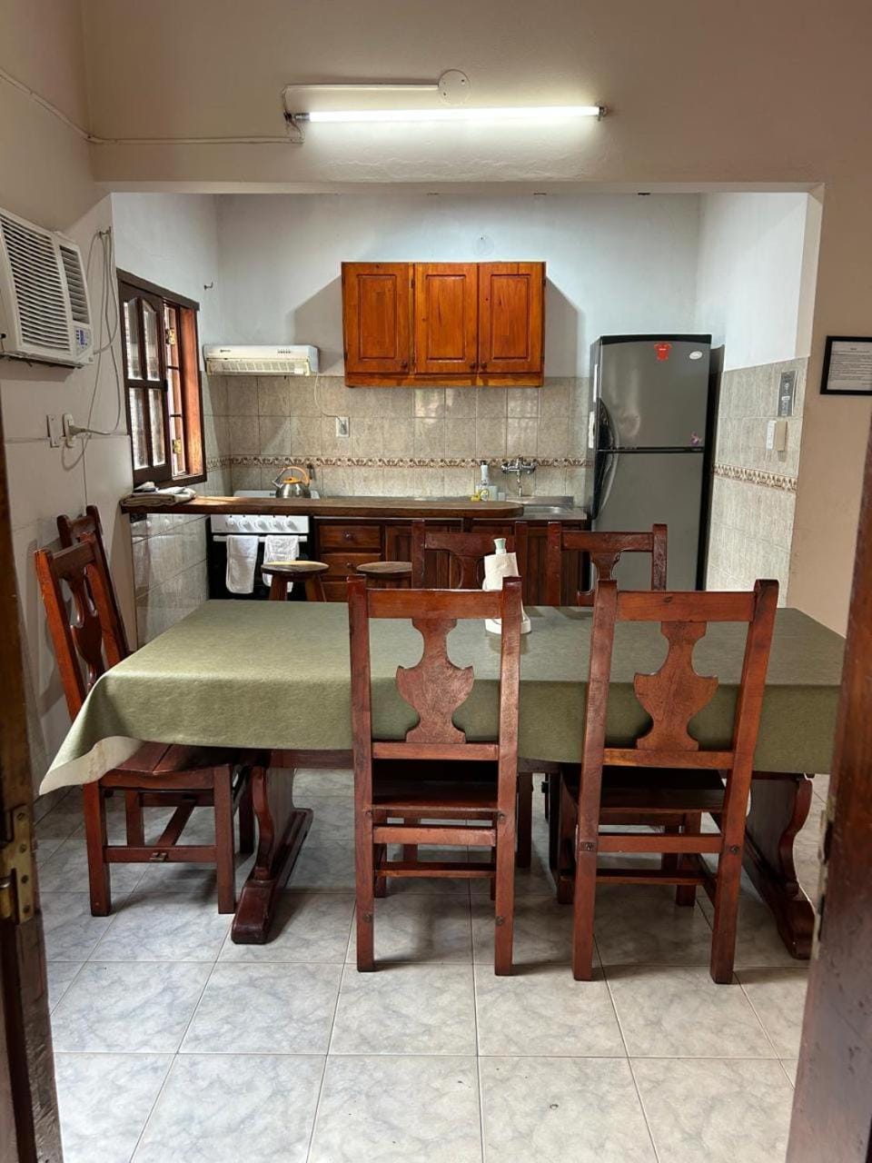 Kitchen or kitchenette, Dining area, oven, pet friendly