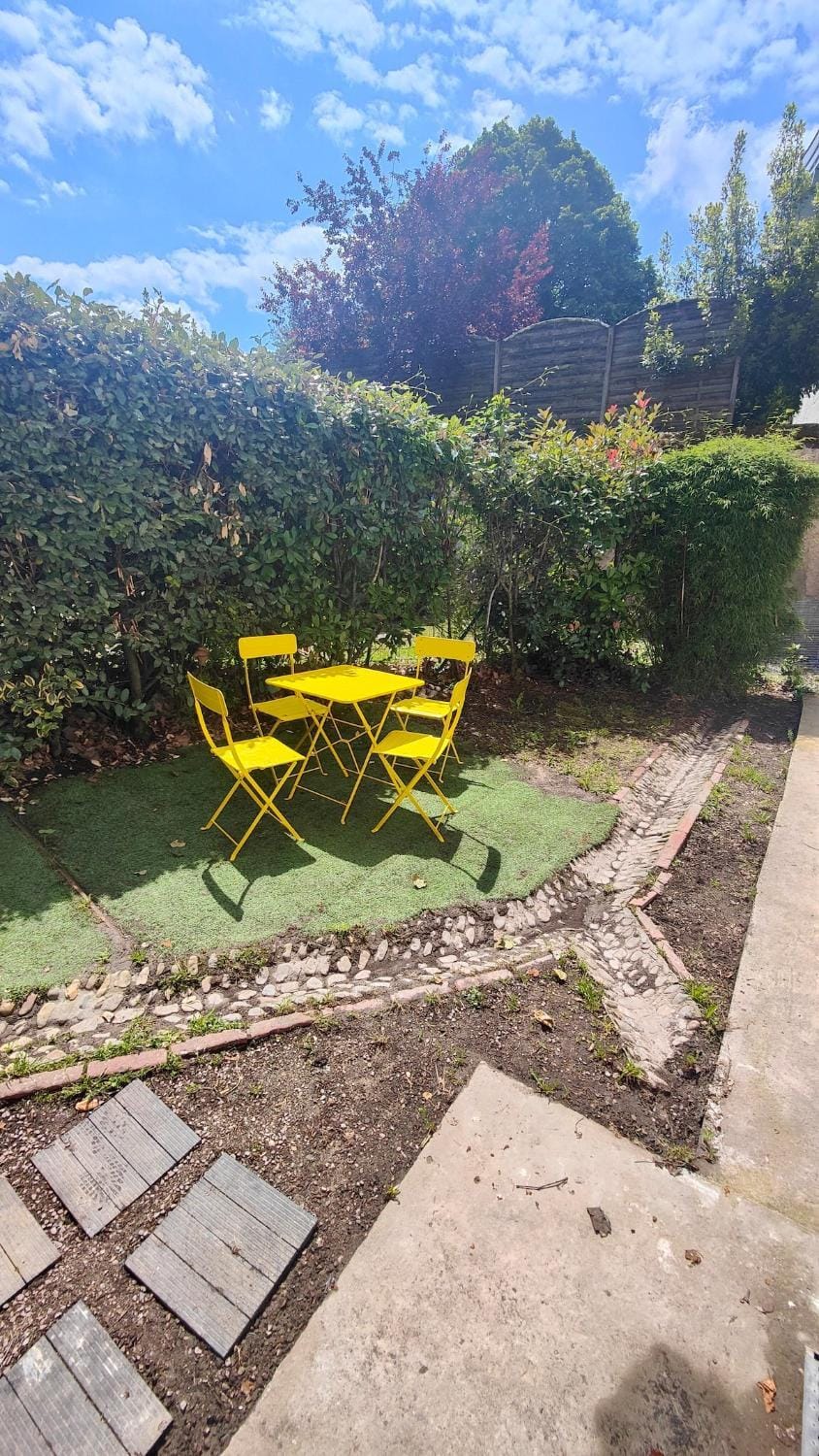Appartement Bayonne dans maison basque avec jardin Apartment in Bayonne