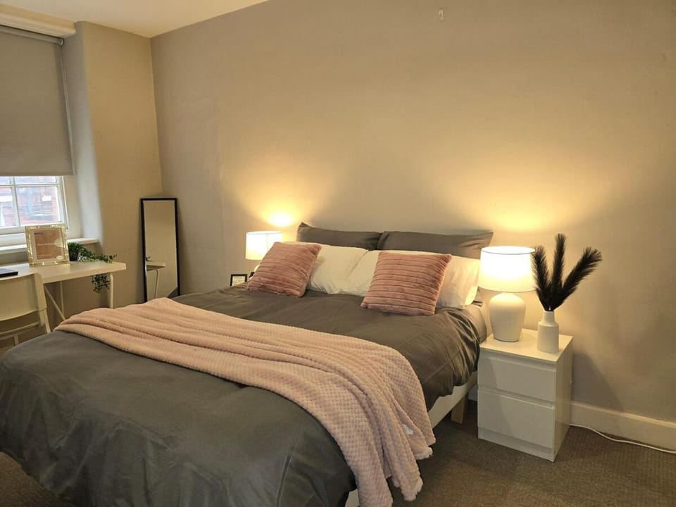 2BR Gem Stylish & Spacious Kings Cross Flat Apartment in London Borough of Islington