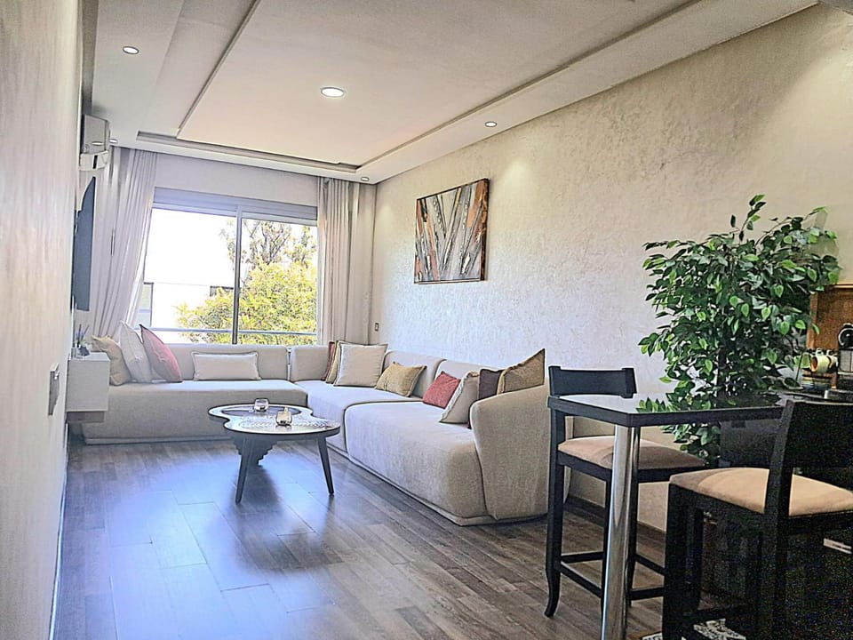 Riviera Escape - Appart Neuf Climatisé avec Balcon à Maarif Anfa Apartment in Casablanca