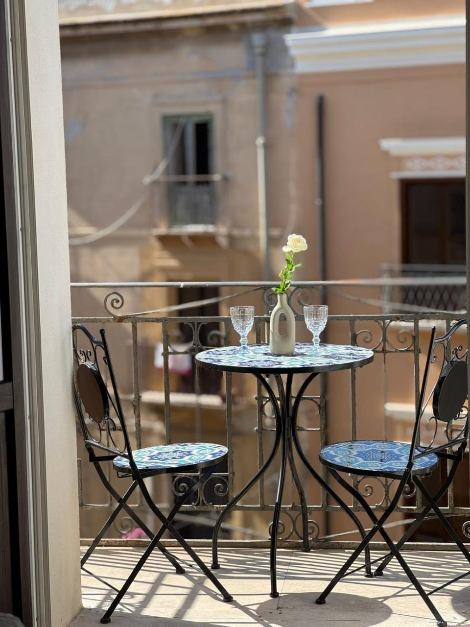 View (from property/room), Balcony/Terrace, Dining area