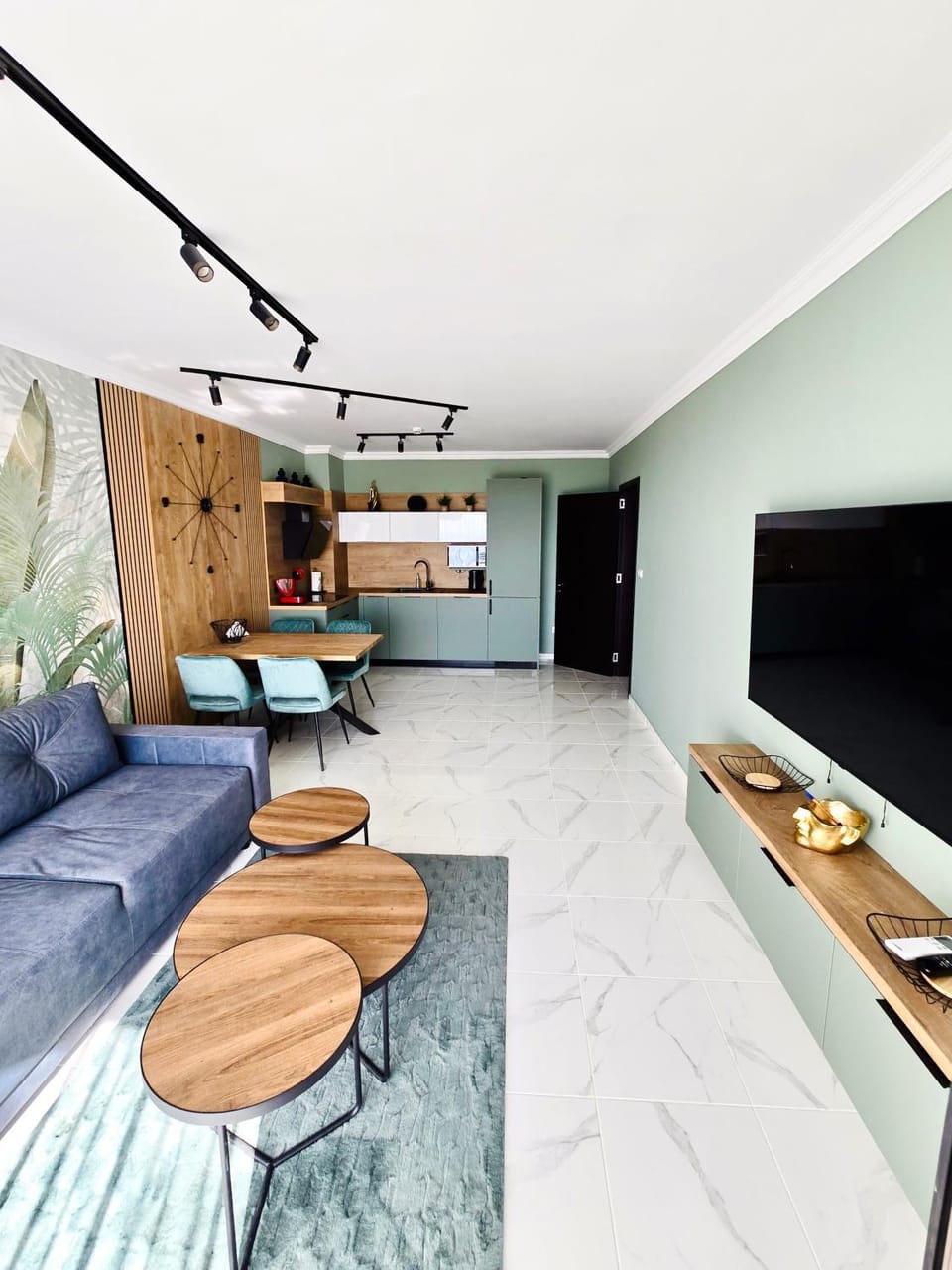 Communal lounge/ TV room, Kitchen or kitchenette, Living room, Seating area, Evening entertainment
