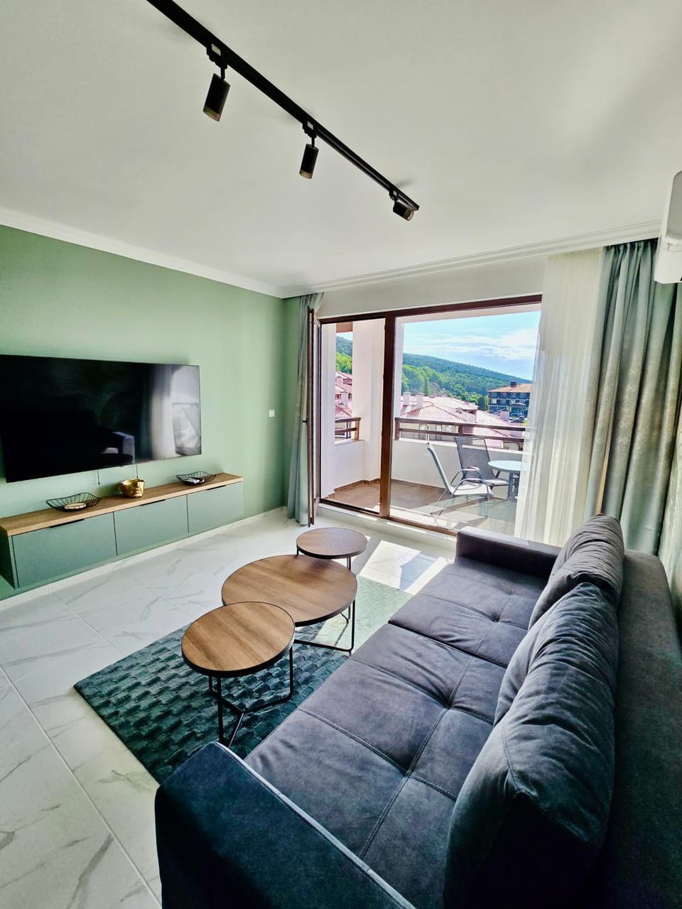 Natural landscape, TV and multimedia, View (from property/room), Balcony/Terrace, Living room, Seating area
