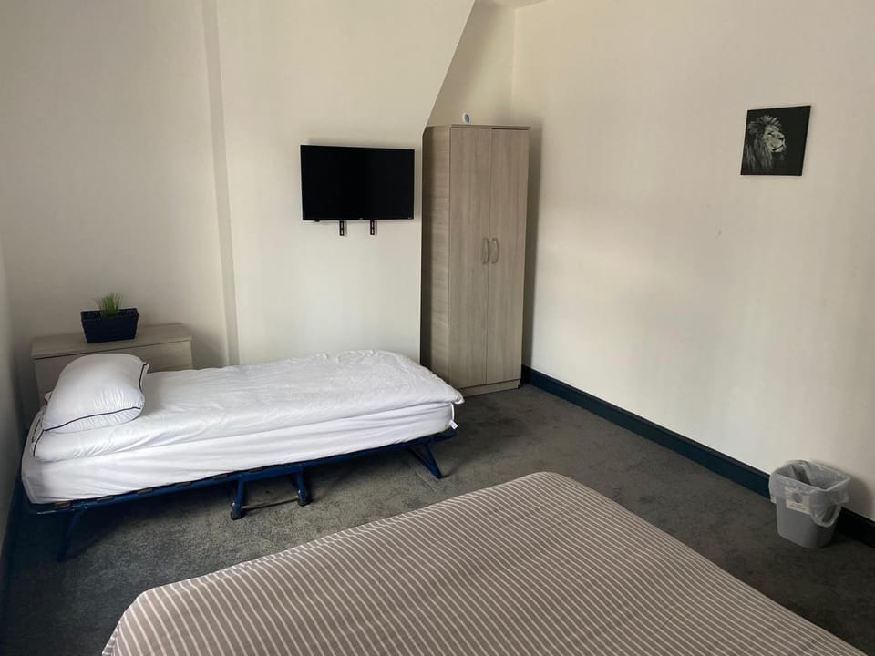 Houghton Guest House 1 Bed and Breakfast in Stoke-on-Trent