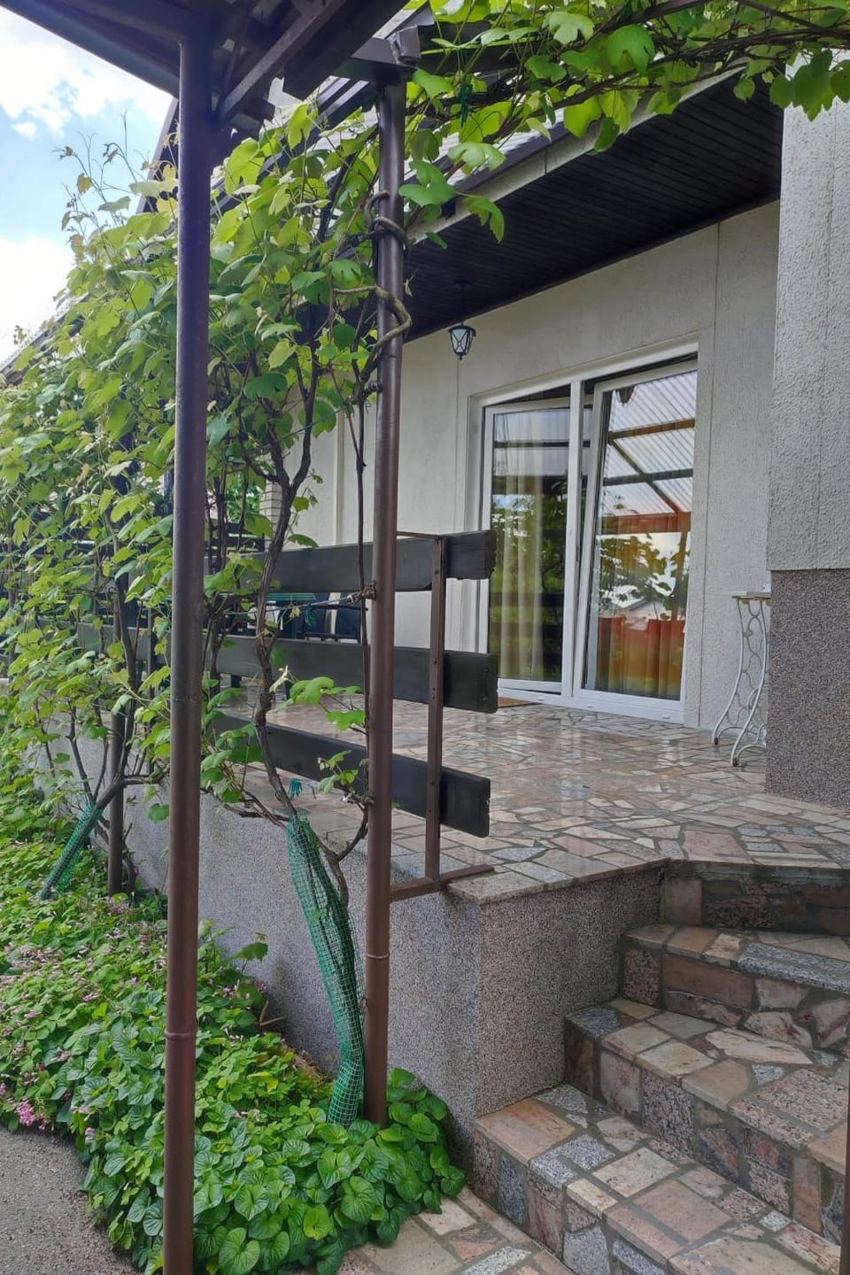 Location, children, Family