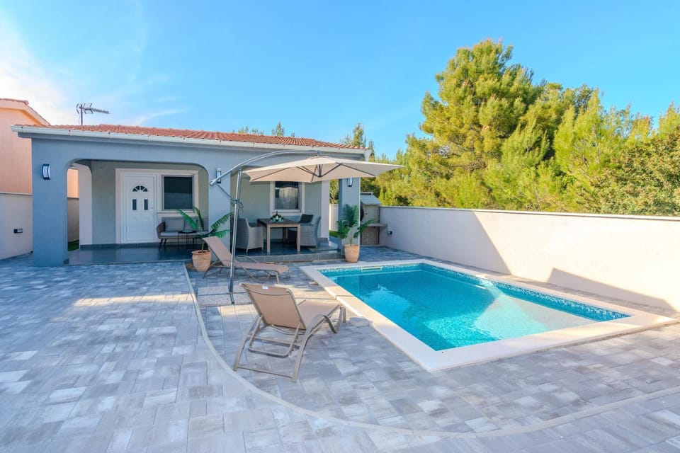 Swimming pool, Location, children, Family