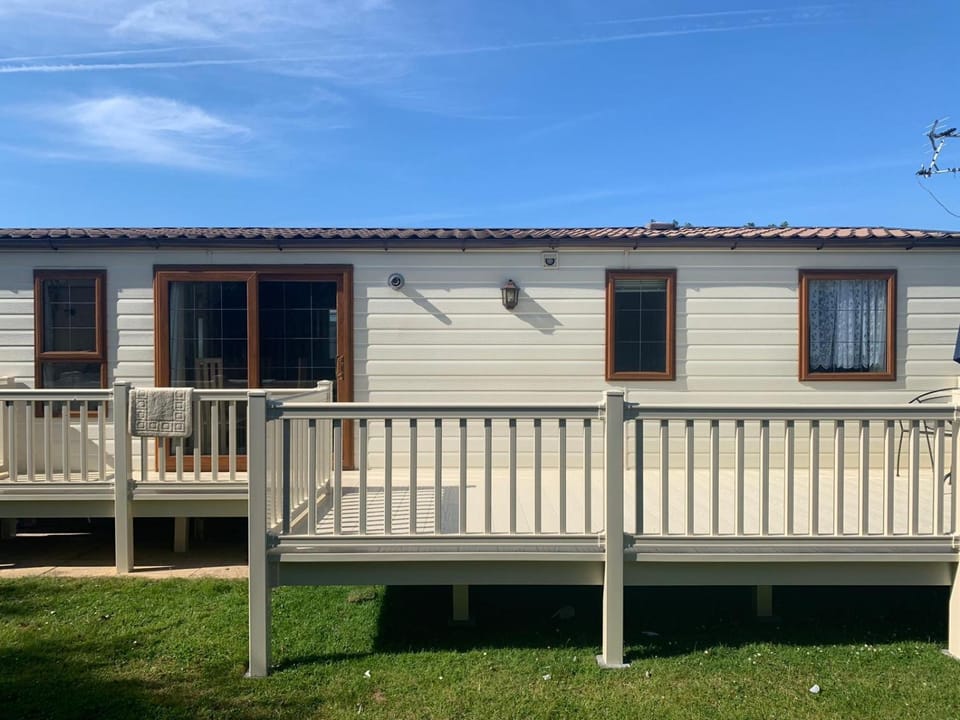 Property building, Garden, Balcony/Terrace